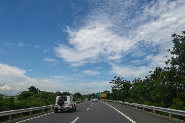 70岁以上驾驶人体检测试新规_高速行驶规则_退休人自驾高速新规