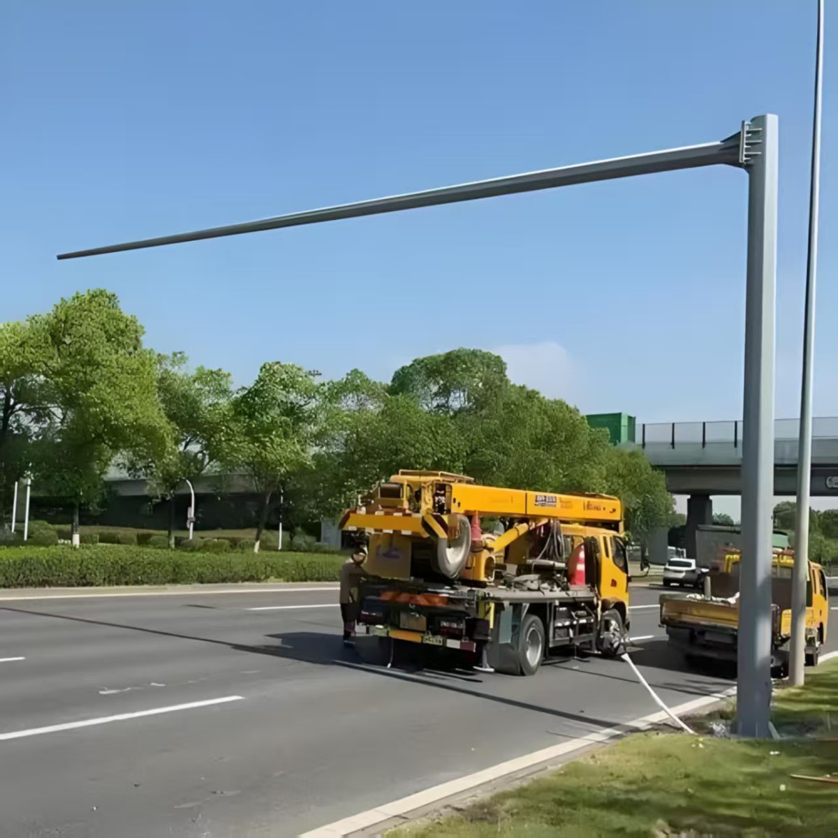 高速交通标志_道路指示杆_高速交通标志杆